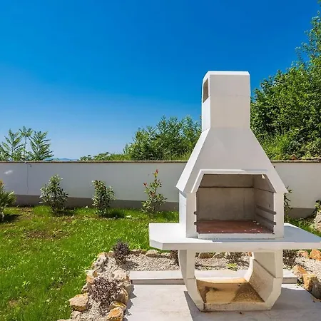 Vila Sv. Theodor Vilă *